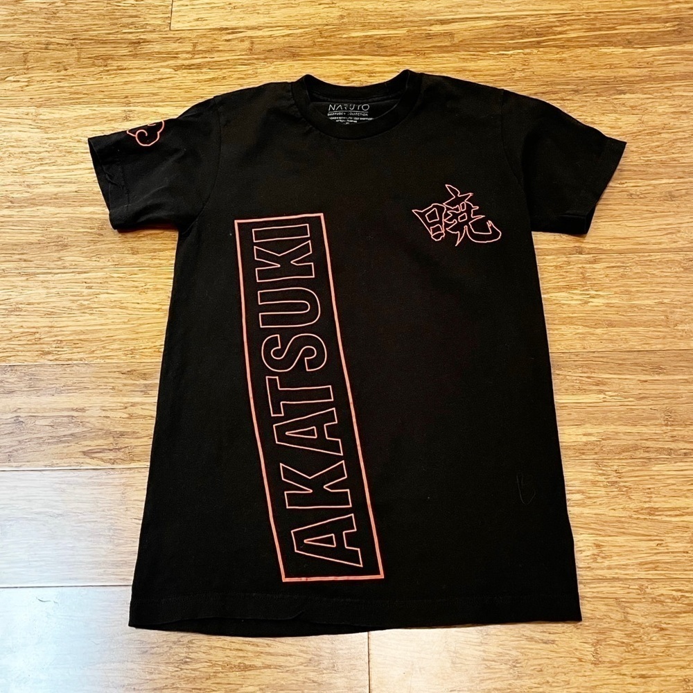 Naruto Shippuden Anime 2007 black & red Akatsuki short sleeve t-shirt. Small